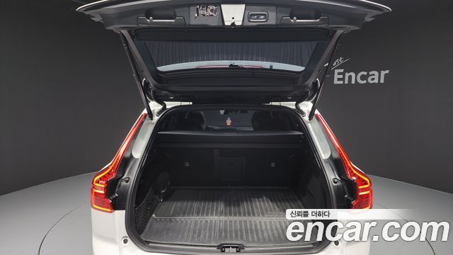 Volvo XC60 2021 — photo 20