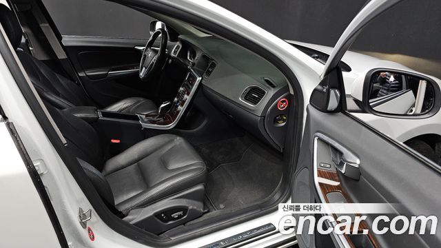 Volvo S60 2017 — photo 10