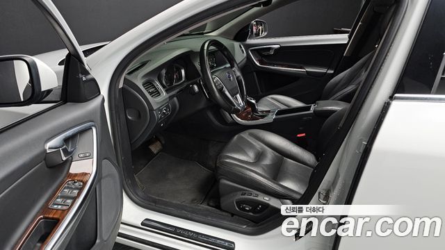 Volvo S60 2017 — photo 11