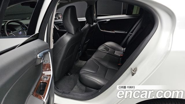 Volvo S60 2017 — photo 12