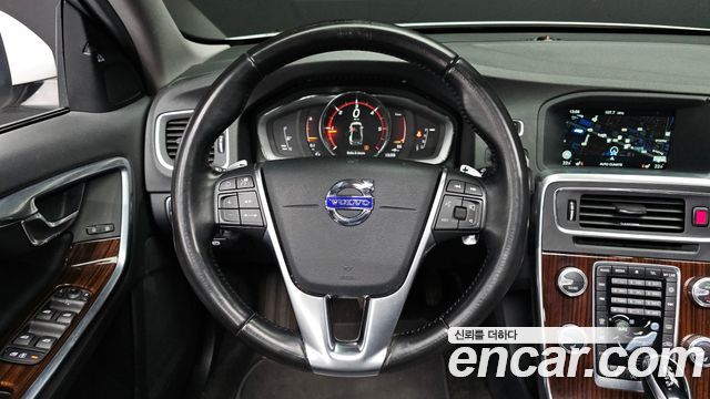 Volvo S60 2017 — photo 13