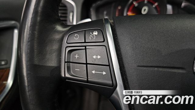 Volvo S60 2017 — photo 17