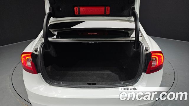 Volvo S60 2017 — photo 20