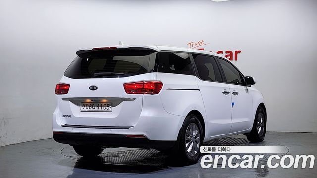 Kia Canival 2019 — photo 2