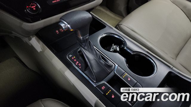 Kia Canival 2019 — photo 9