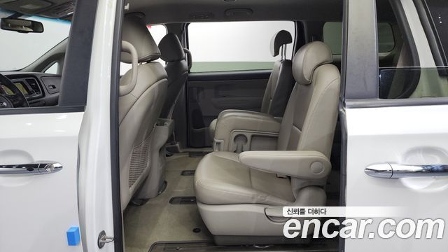 Kia Canival 2019 — photo 11