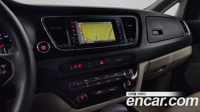 Kia Canival 2019 — photo 16