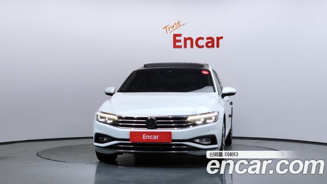 Volkswagen Passat 2021 — photo 3
