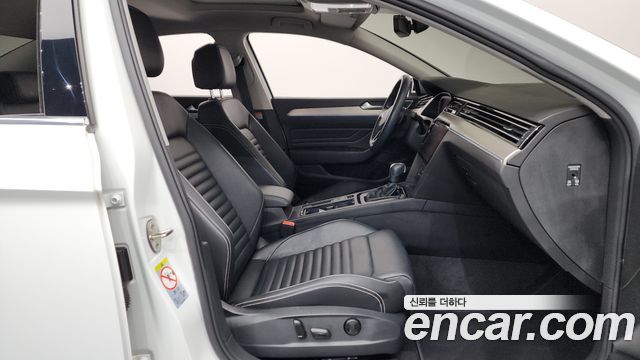 Volkswagen Passat 2021 — photo 11