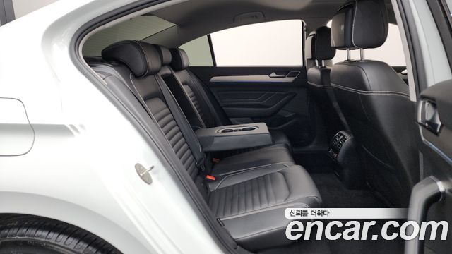 Volkswagen Passat 2021 — photo 12