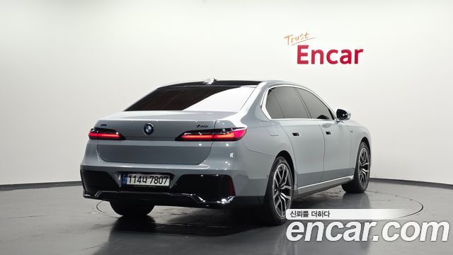 BMW 7-Series 2023 — photo 2