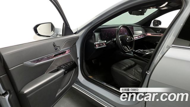 BMW 7-Series 2023 — photo 10