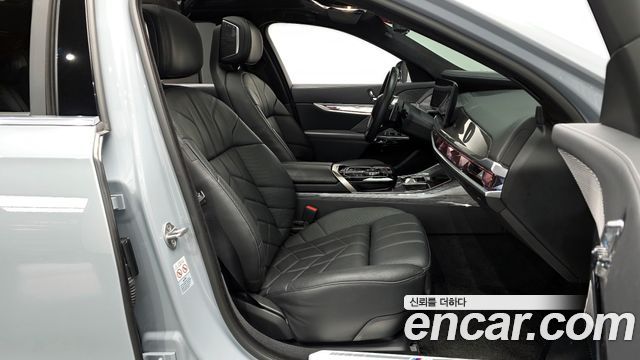 BMW 7-Series 2023 — photo 11