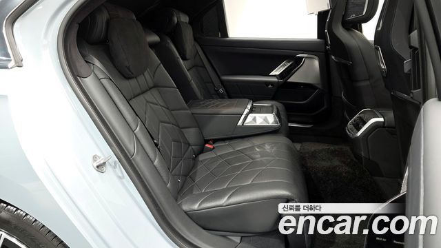 BMW 7-Series 2023 — photo 12