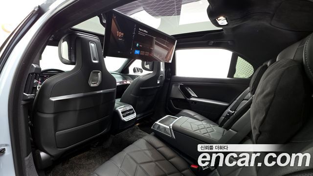 BMW 7-Series 2023 — photo 19