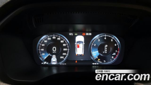 Volvo XC60 2020 — photo 8