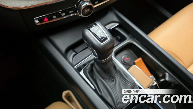 Volvo XC60 2020 — photo 9