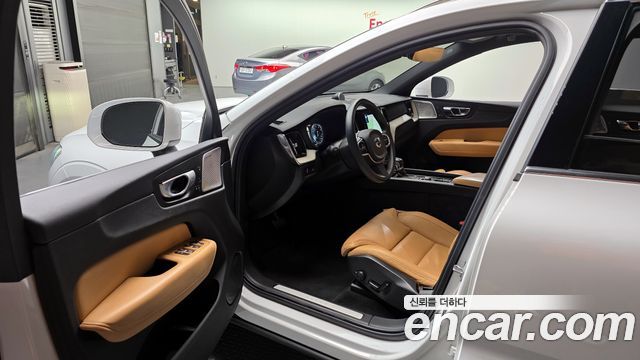Volvo XC60 2020 — photo 10