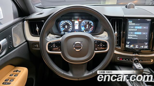 Volvo XC60 2020 — photo 13