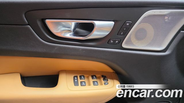 Volvo XC60 2020 — photo 14