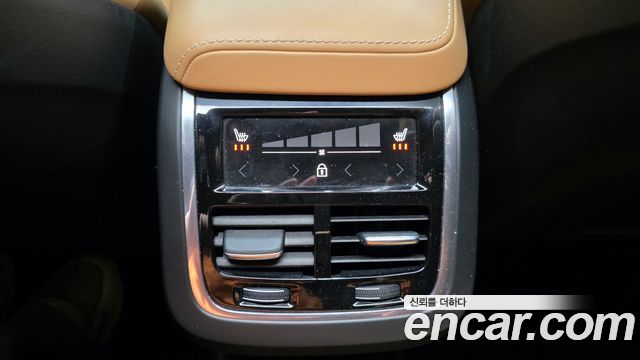Volvo XC60 2020 — photo 17