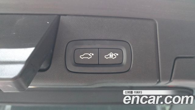 Volvo XC60 2020 — photo 19
