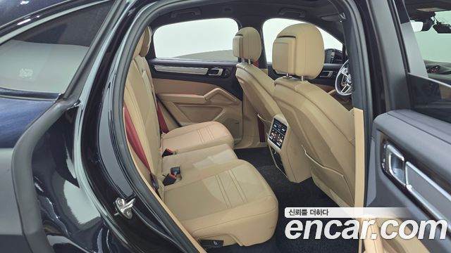 Porsche Cayenne 2022 — photo 12