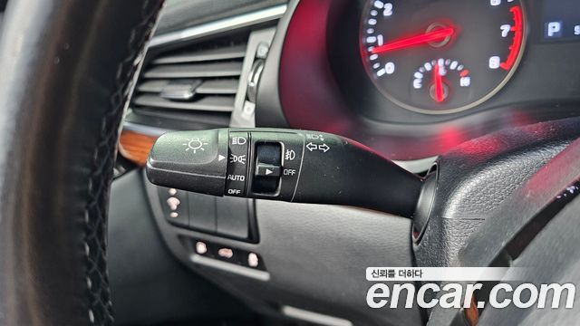 Kia K7 2016 — photo 13