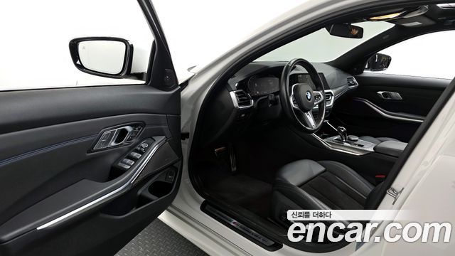 BMW 3-Series 2021 — photo 10