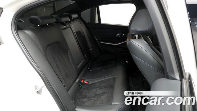 BMW 3-Series 2021 — photo 12