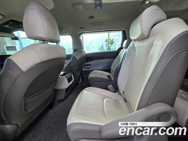 Kia Canival 2021 — photo 9