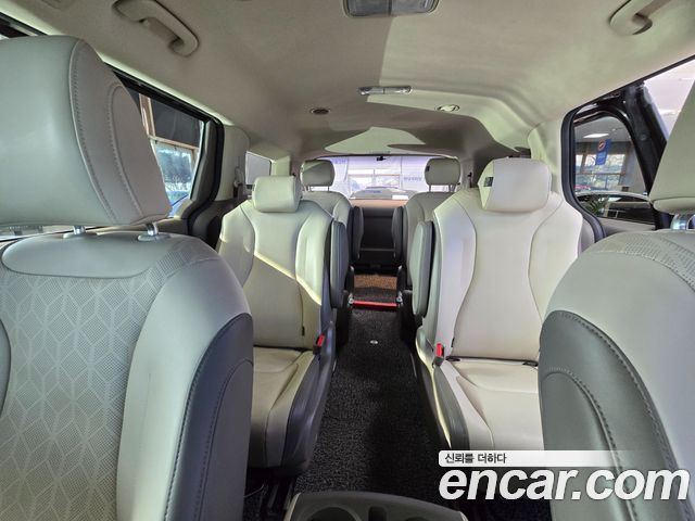 Kia Canival 2021 — photo 11
