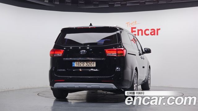 Kia Canival 2018 — photo 4