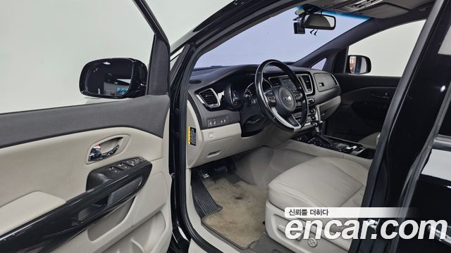 Kia Canival 2018 — photo 10