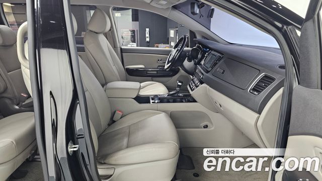 Kia Canival 2018 — photo 11