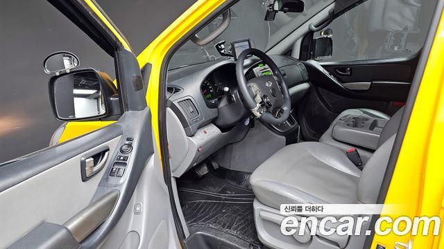 Hyundai Starex 2015 — photo 12