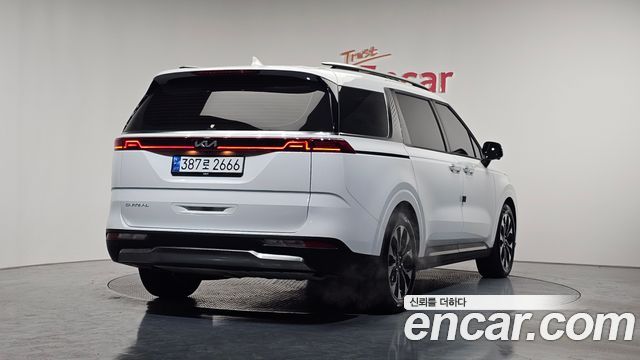 Kia Canival 2023 — photo 2