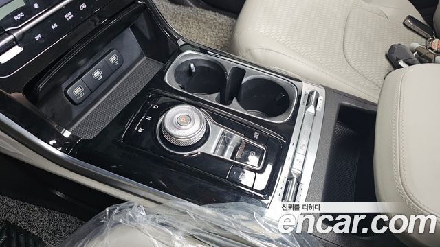 Kia Canival 2023 — photo 9
