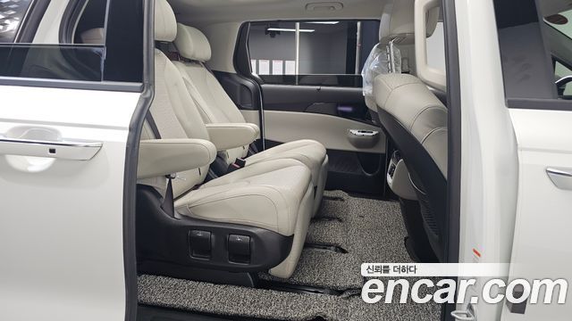 Kia Canival 2023 — photo 12