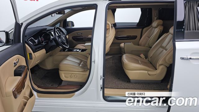 Kia Canival 2018 — photo 10