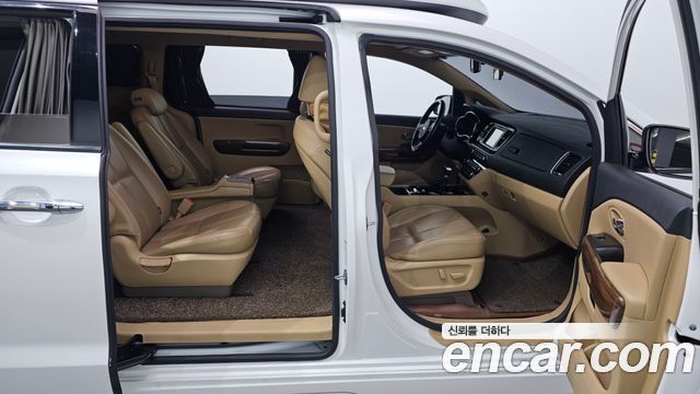 Kia Canival 2018 — photo 11