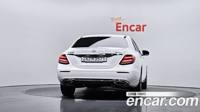Mercedes-Benz E-Class 2018 — photo 4