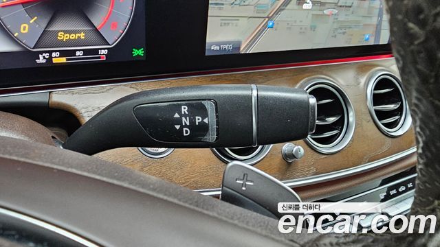 Mercedes-Benz E-Class 2018 — photo 9