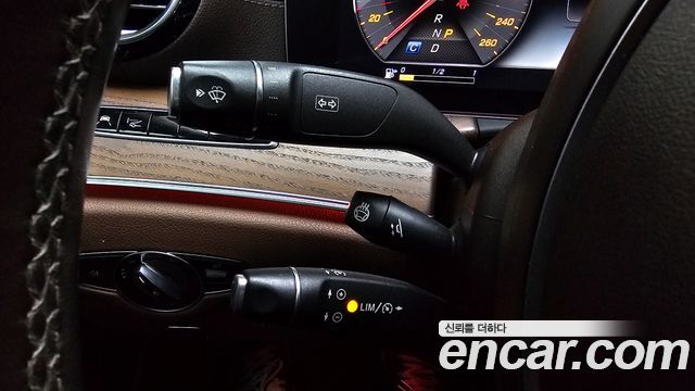 Mercedes-Benz E-Class 2018 — photo 17