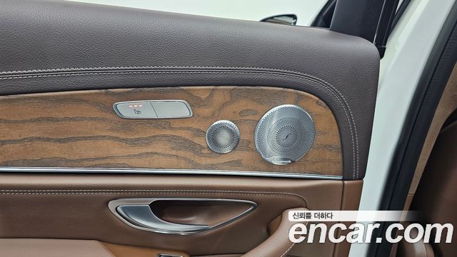 Mercedes-Benz E-Class 2018 — photo 18