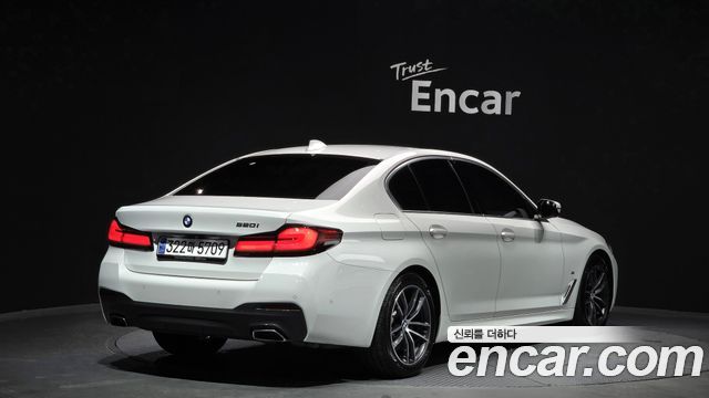 BMW 5-Series 2022 — photo 2