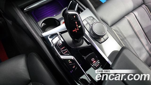 BMW 5-Series 2022 — photo 9