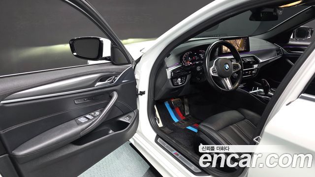 BMW 5-Series 2022 — photo 11