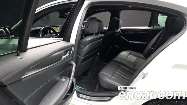 BMW 5-Series 2022 — photo 12