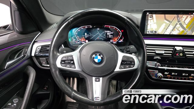 BMW 5-Series 2022 — photo 13